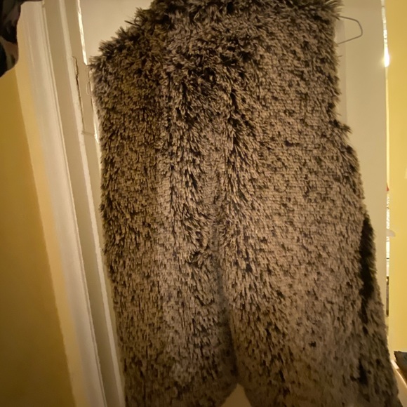 Holy Faux Fur Vest - Picture 2 of 2